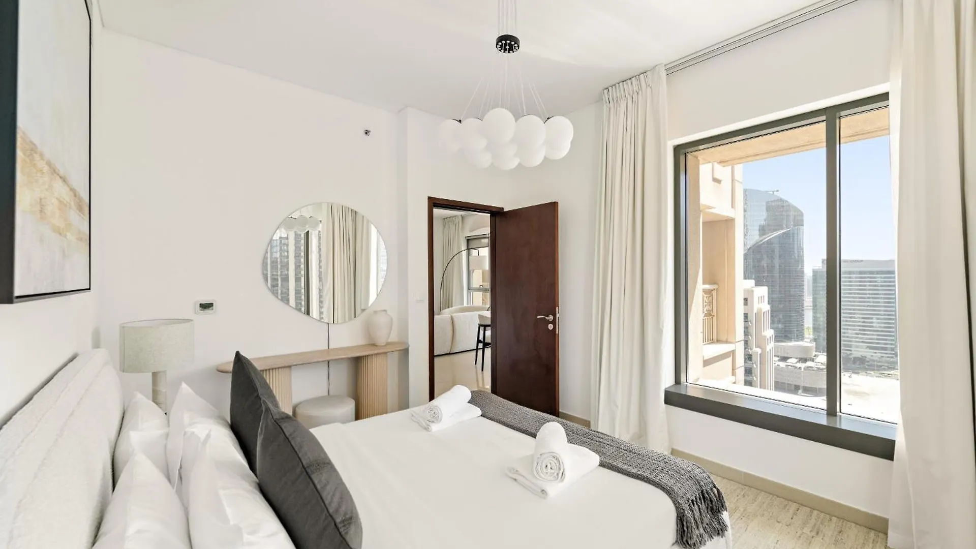 Vayk - Modern 1 Bd In Downtown Dubai Apartment